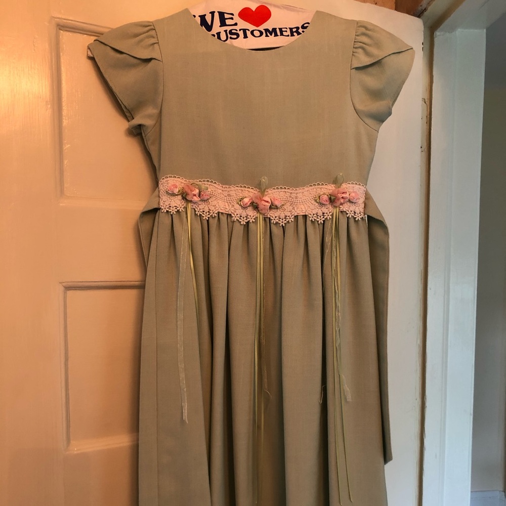 Girls beautiful sage green dress size 8
